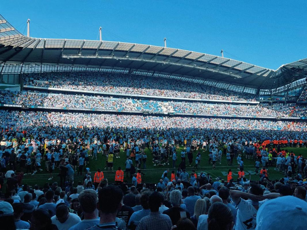 利桑德罗有望火线复出，或进入曼联对阵埃弗顿名单（利桑德罗有望提前回归，或入选曼联战埃弗顿大名单）