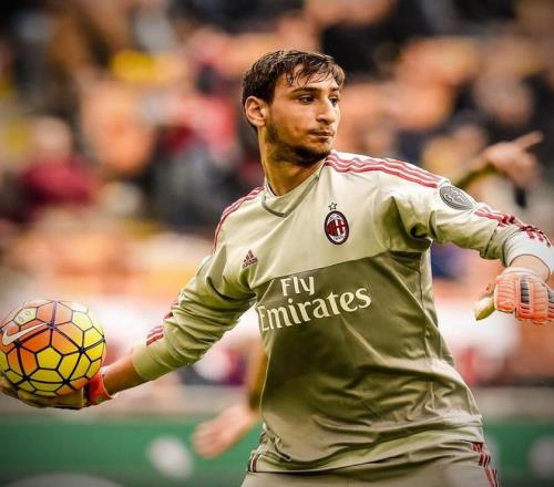 勇士球队助攻率高，全队配合默契（勇士传导球高效，团队协作默契）