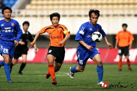 马刺首节轮换阵容，文班亚马遗憾未登场（马刺首节调整阵容，文班亚马未获出场机会）