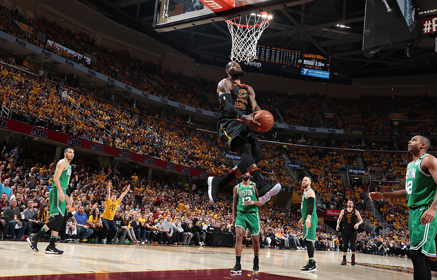 争议点球助利物浦小胜，清算萨拉赫比赢球更有流量（利物浦靠争议点球险胜，炒作萨拉赫比赛果更吸睛）