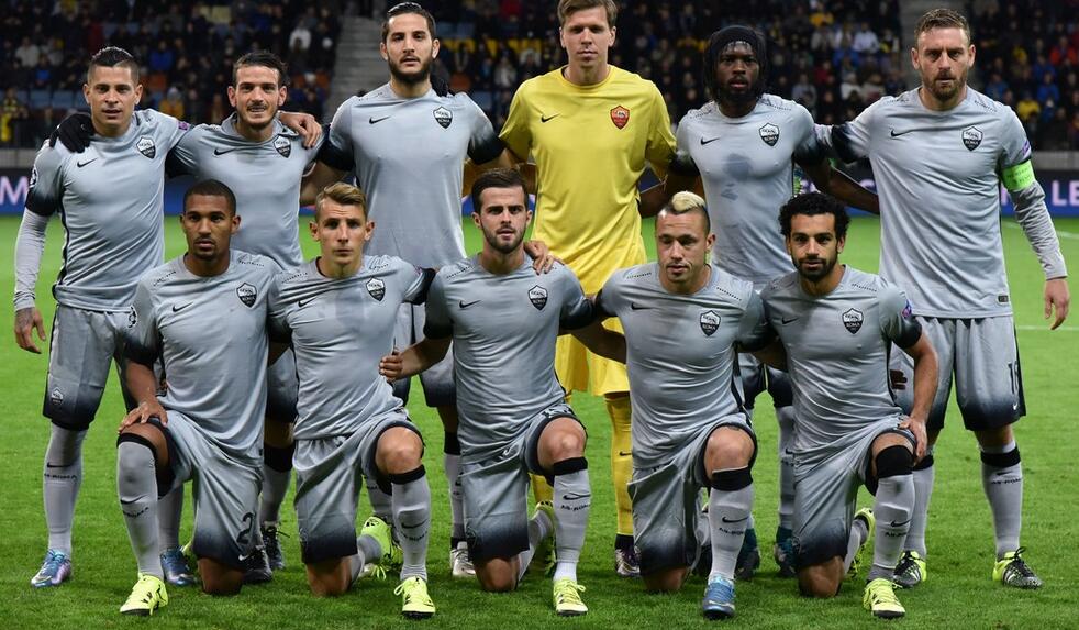 巴萨梅西自由球进球助球队领先（梅西任意球破门助巴萨领先）