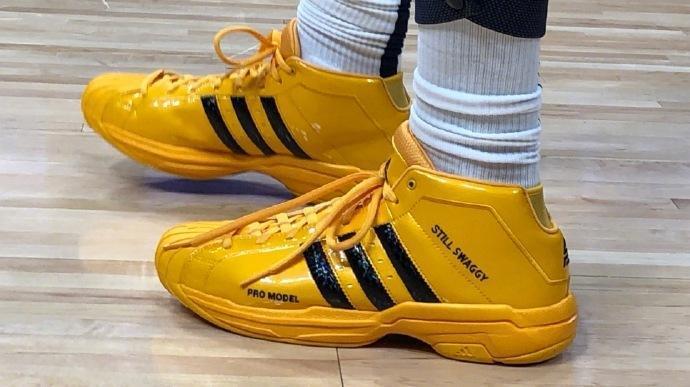 德甲半场：莱默尔破门，纳尔泰进球被吹，拜仁1-0斯图加特（德甲半场战报：莱默尔建功，纳尔泰破门无效，拜仁1-0领先斯图加特）