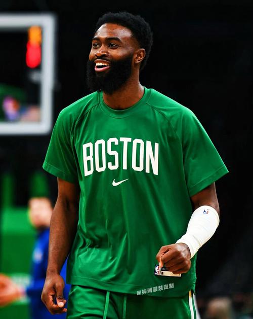 亨利：巴萨防线太差；阿森纳不丢球而拜仁总是进球（亨利：巴萨后防堪忧；阿森纳频频零封，拜仁持续破门）