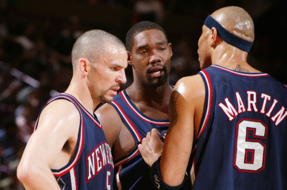 泰州举办“苏超泰州英雄大会”，市民夹道欢迎泰州队将士凯旋（泰州举行“苏超泰州英雄大会”，市民夹道相迎泰州队凯旋）