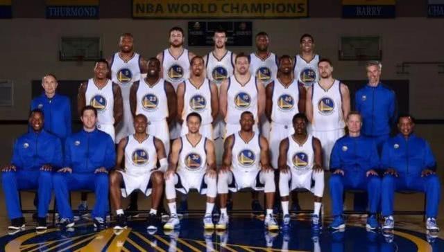 半场战报：皇家社会0-1比利亚雷亚尔，阿约塞-佩雷斯破门（半场战况：阿约塞-佩雷斯破门，皇家社会0-1暂落后比利亚雷亚尔）