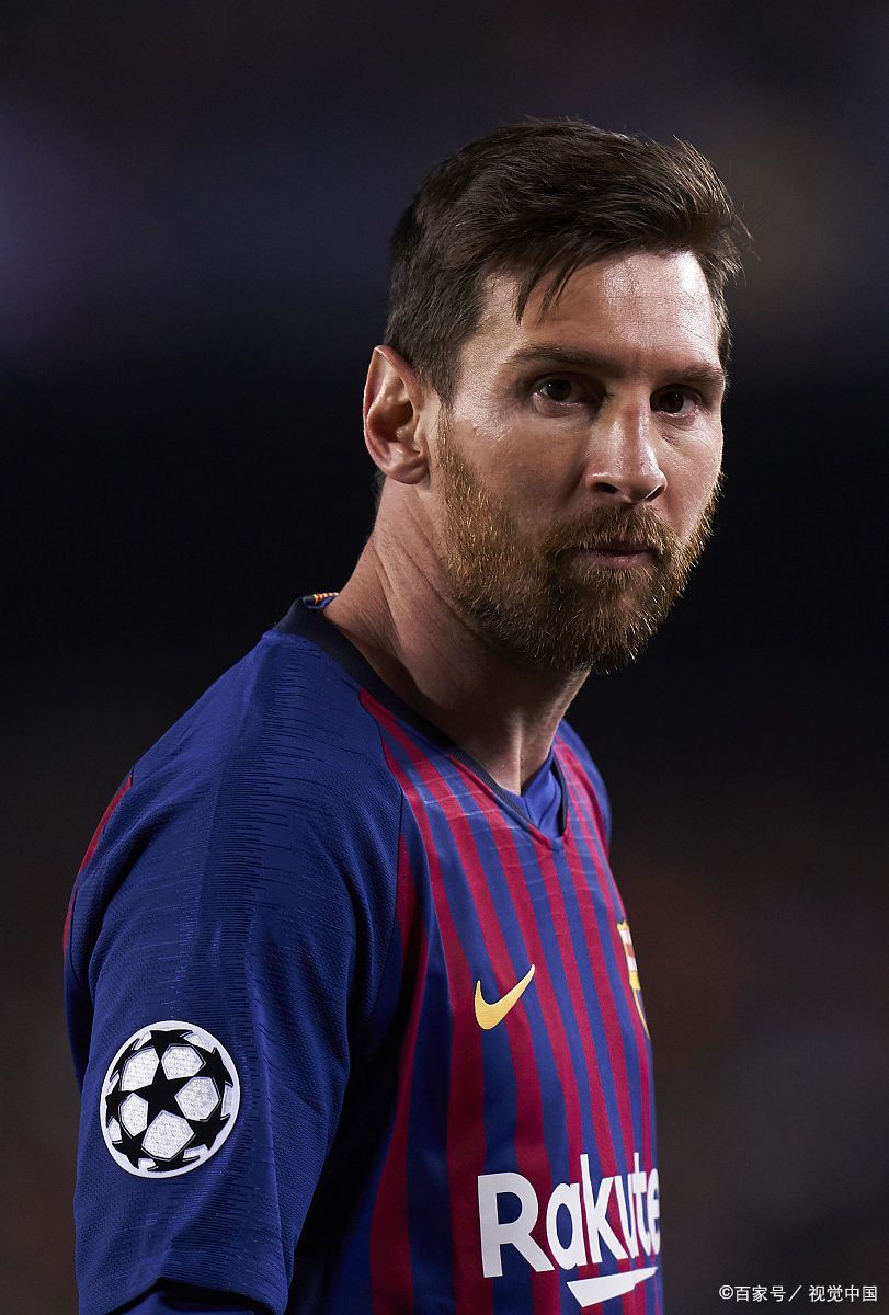 意媒：桑德兰想先租后买从米兰签圣地亚哥，已联系球员经纪人（意媒：桑德兰欲从米兰引进圣地亚哥，采取先租后买方案，已与其经纪人接洽）