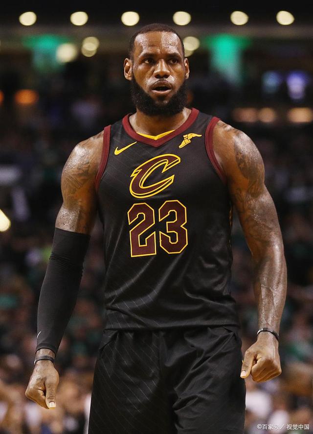 曼城对阵水晶宫，争夺英超争四及争冠席位，双方势均力敌，比赛充满看点。（曼城VS水晶宫：英超争冠／争四焦点对决，双方旗鼓相当，看点十足）