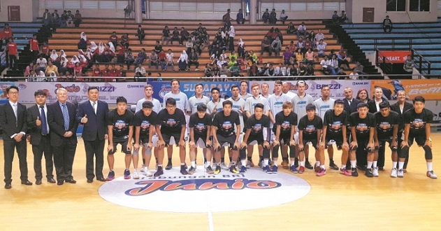 珀斯主帅：我是球队的昆汀·塔伦蒂诺，足球会占据我全部生活（珀斯主帅自称球队的塔伦蒂诺：足球占据了我的全部生活）