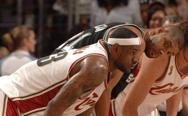 遭绝杀战绩来到2胜2负！记者：山东队这赛季的日子不太好过（再遭绝杀后战绩变为2胜2负，记者：山东队本赛季日子难熬）