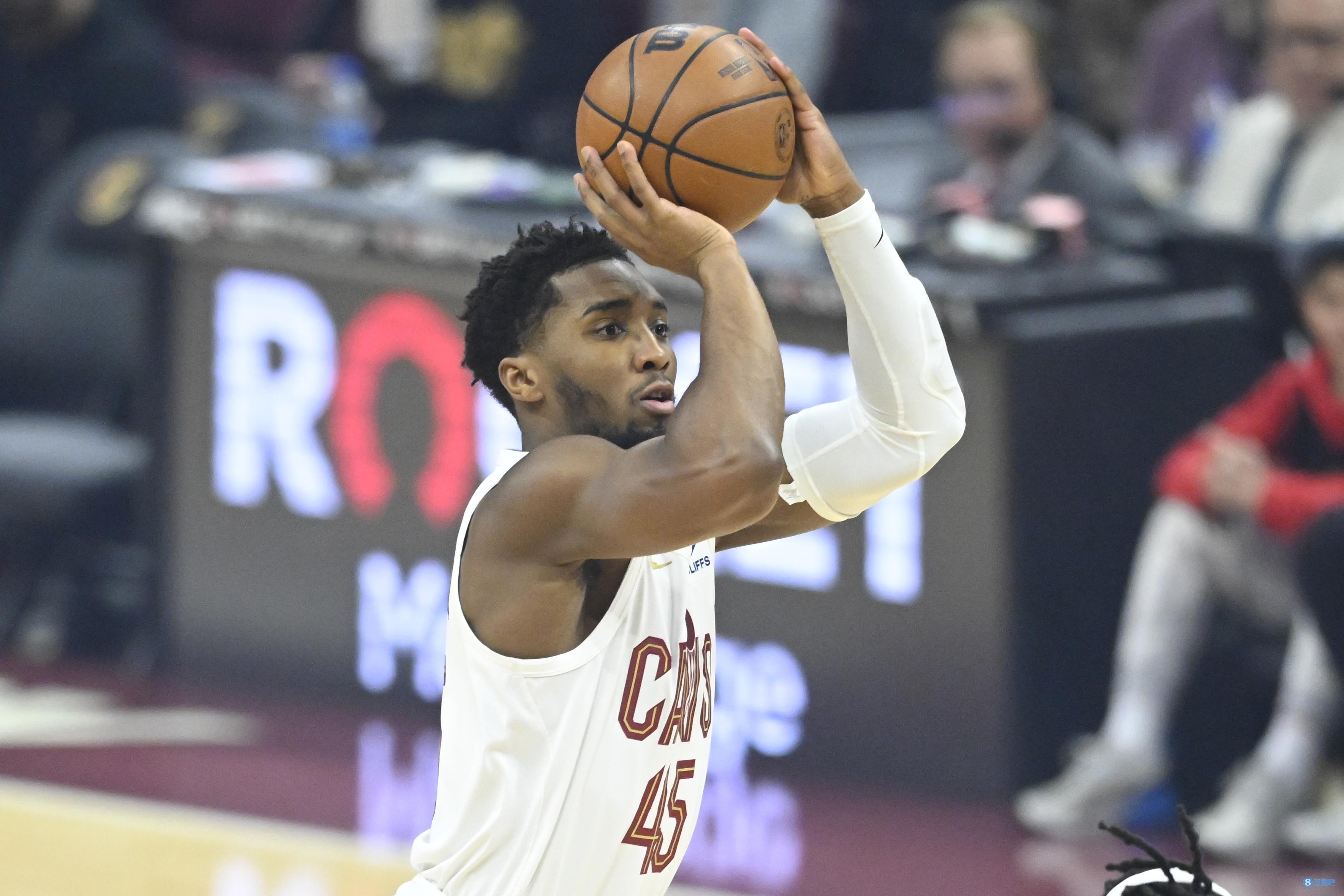 怀特0.2秒中投绝杀，迪拜欧篮联1分险胜拜仁（0.2秒压哨中投！怀特绝杀助迪拜欧篮联1分险胜拜仁）