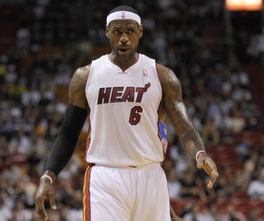 图片报：罗伊斯即将与洛杉矶银河续约至2027年底（《图片报》称：罗伊斯将与洛杉矶银河续约，合同至2027年底）