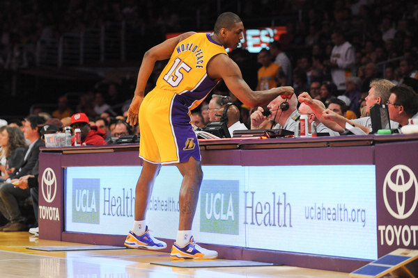 卡拉布里亚：去希腊后米兰的比赛我每场都看，一场都没落下（卡拉布里亚：在希腊期间我把米兰每场比赛都看了，一场未落）