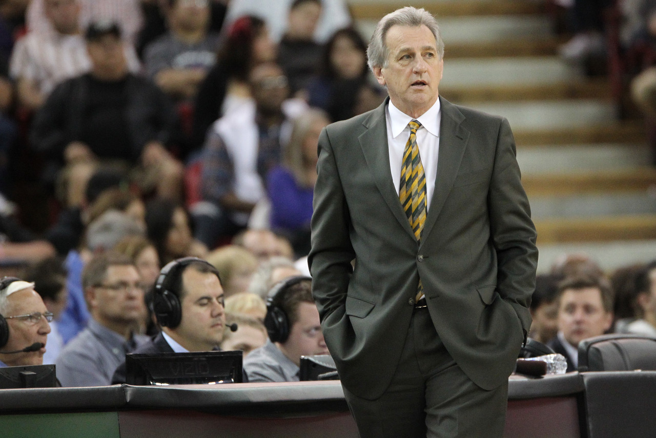 淘汰青岛更衣室！邱彪肯定外援+球队防守，不满混战发挥！（淘汰青岛后更衣室发声：邱彪肯定外援与防守，直言不满混战发挥）