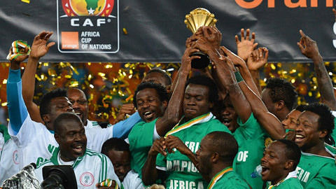 弗格森谈曼联：新门将拉门斯状态出色，球队当前状态正在好转（弗格森：曼联新门将拉门斯发挥抢眼，球队状态回暖）