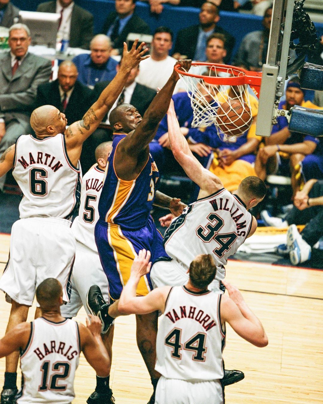 法媒：巴黎要求球员降低工资增加绩效部分，登贝莱续约恐遇阻（法媒称巴黎拟下调基本薪资、加大奖金考核力度，登贝莱续约恐生变）