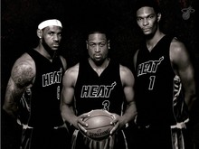 太犀利！看当年和中国男篮对阵时的闪电侠韦德（锋芒毕露！重温韦德当年对阵中国男篮的闪电表现）