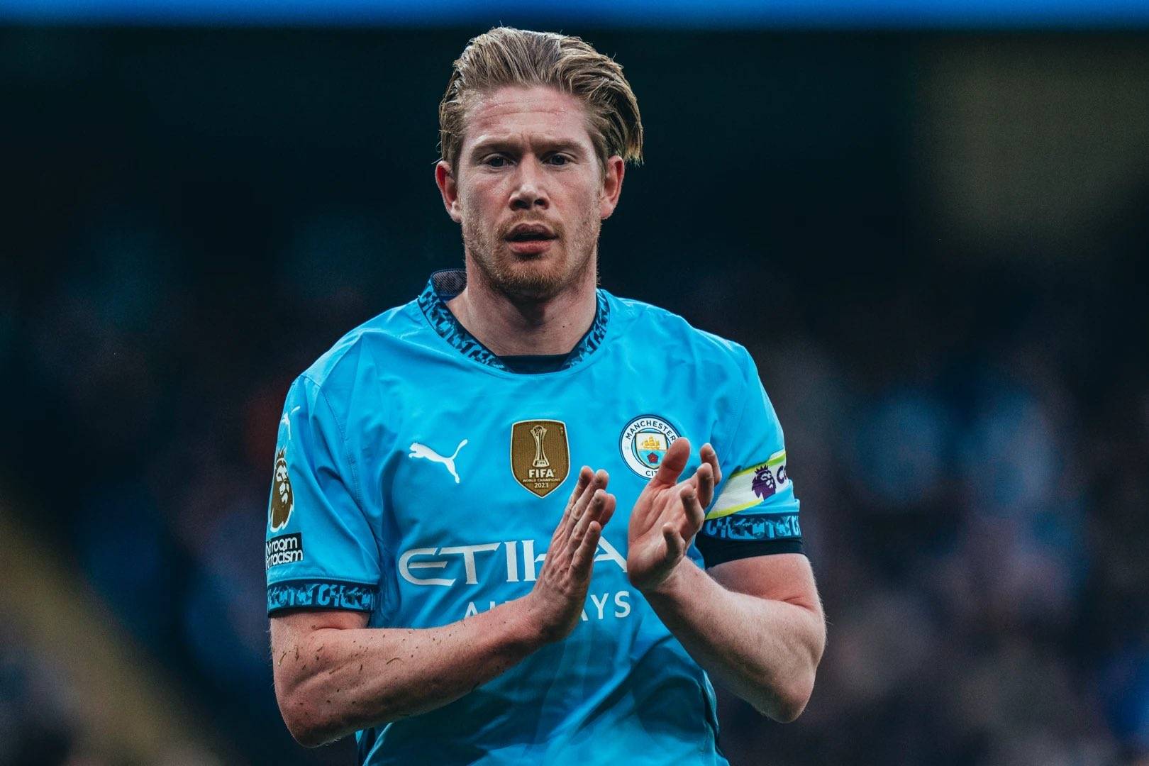 伊涅斯塔：中场球员当教练更能掌控全局，小法现在做得非常好（伊涅斯塔：中场出身更会统筹全局，小法执教表现出色）