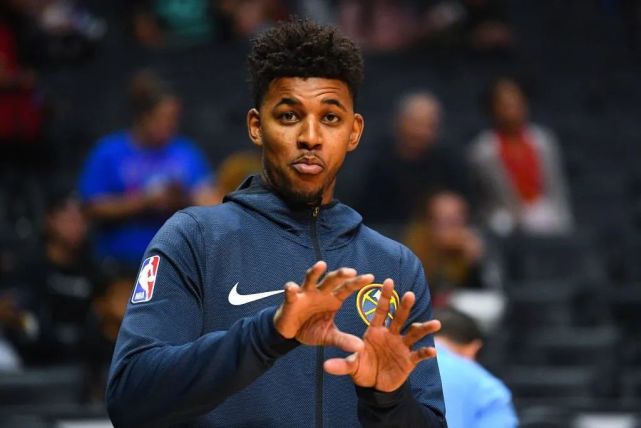 混团世界杯，孙颖莎真的好，把吉祥物送给了小妹妹，期待她的下次比赛（混团世界杯：孙颖莎暖心将吉祥物赠给小妹妹，期待她的下一场比赛）