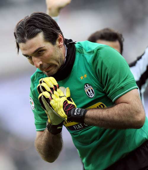 王钰栋：U21、中超、全运会三线作战，年轻天才的高强度挑战（王钰栋三线出击：U21、中超与全运会的高强度考验）