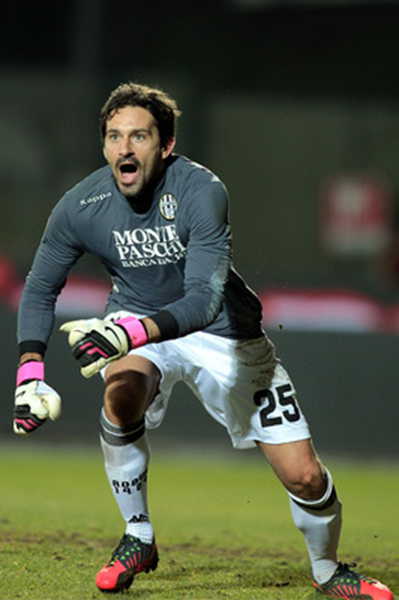 邮报：红军旧将阿格退役后经营污水处理企业，还投资纹身公司（邮报：阿格退役后投身污水处理行业，亦投资纹身公司）