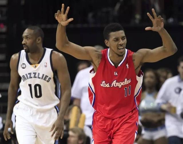 火箭哈登末节爆发连得15分（火箭核心哈登末节发飙连砍15分）