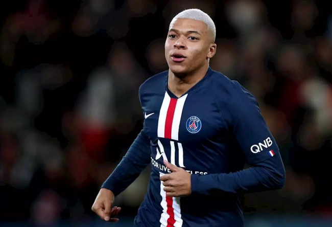 莱万多夫斯基和格策今晚要碰面了（莱万多夫斯基与格策今夜赛场相逢）