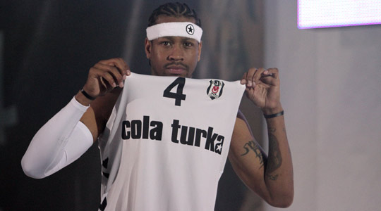 梅西将领取美职联MVP奖杯，梅西杯U16国际赛同步揭幕（梅西捧起美职联MVP，梅西杯U16国际赛同日启幕）