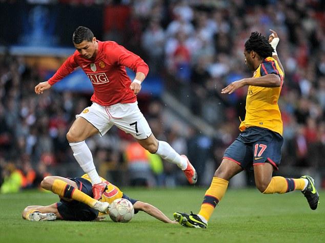 米兰官方欢迎里贝里造访米兰内洛，并发布其与迈尼昂合影（米兰官方晒照：里贝里到访米兰内洛，与迈尼昂合影）