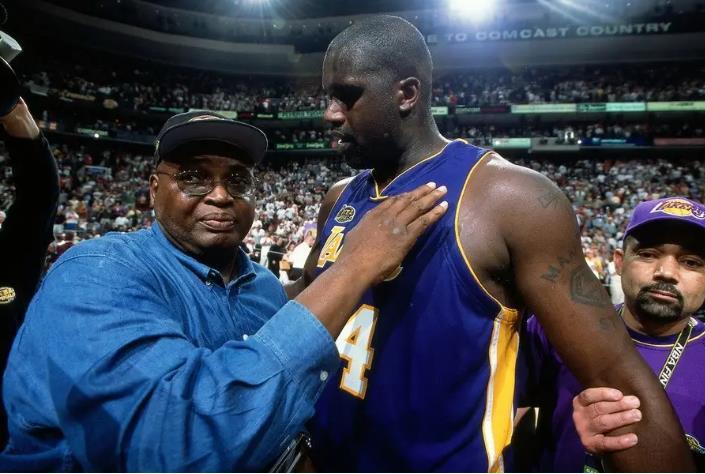 队友察觉萨拉赫情绪变化，对其公开泄愤采访不感震惊（队友早就注意到萨拉赫情绪波动，对他在采访中的公开泄愤并不意外）