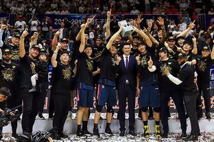 官方：法兰克福签下日本19岁后卫小杉启太，明年1月正式加盟（官宣：日本19岁后卫小杉启太签约法兰克福，明年1月入队）