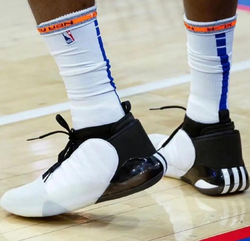 半场战报：佛罗伦萨0-1莱切，梅东-贝里沙建功（半场速递：莱切1-0领先佛罗伦萨，梅东-贝里沙破门）