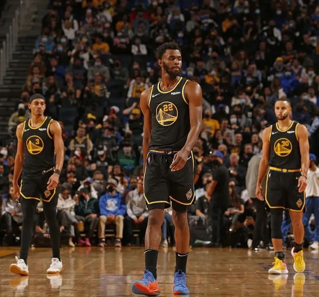 每体列足坛十大奇葩条款：博格坎普拒坐飞机；内马尔微笑条款（每体盘点足坛十大离奇条款：博格坎普拒乘飞机、内马尔微笑条款上榜）