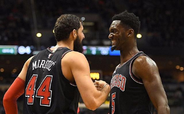 吃T是隐患！东契奇上半场17中8爆砍24分3板2助 三分7中3（技犯隐忧！东契奇半场17投8中轰24分3板2助，三分7投3中）